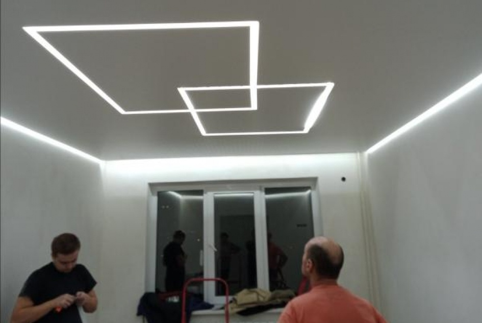 Натяжные потолки в Виннице с подсветкой